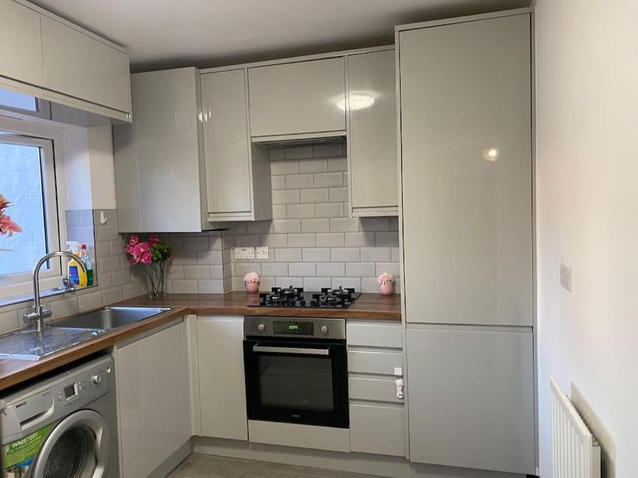 Brighton New Apartment Free Parking Sleeps 6 Екстериор снимка